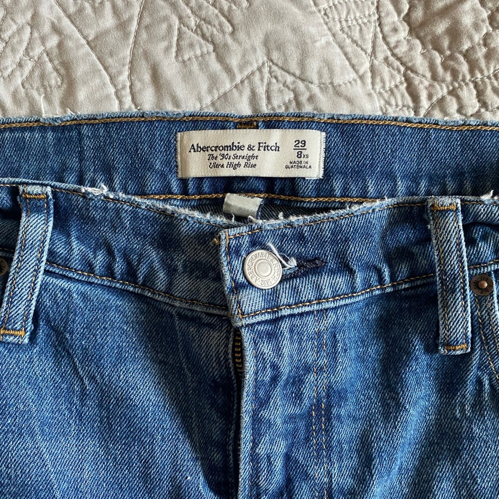 Abercrombie & Fitch Ultra High Rise 90s Straight Jeans